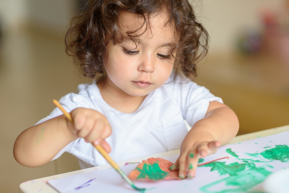 children painting